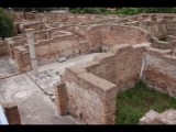 08033 ostia - regio v - insula ii - domus del protiro (v,ii,4-5) - bli ri nordosten - re - raum (13) mit saeule.jpg